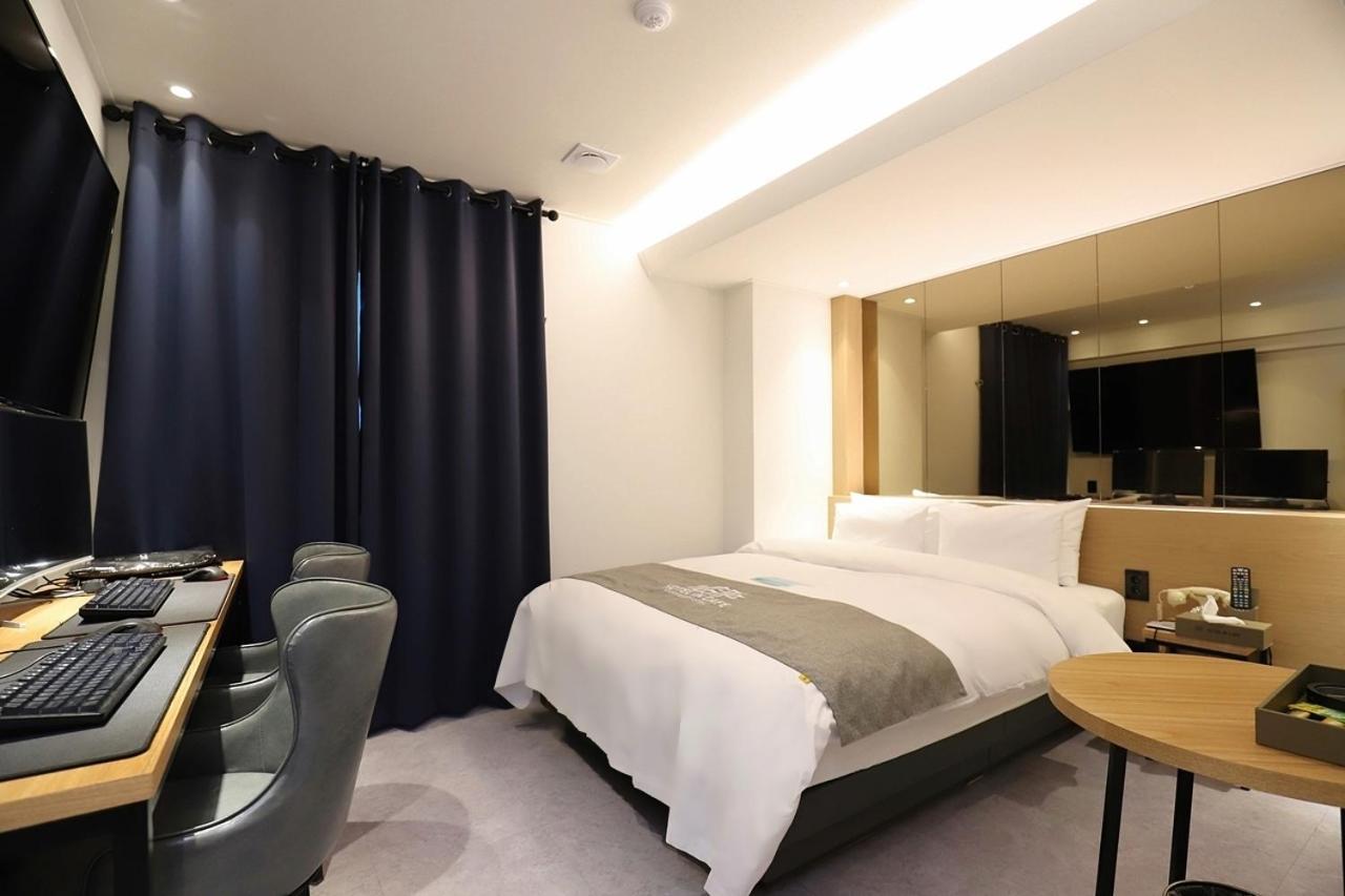 Hotel In Cafe Doksan Seoul Rum bild